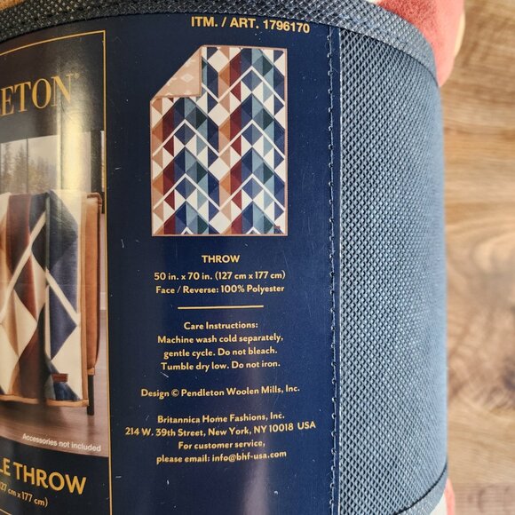 Pendleton Reversible Plush Throw Blanket Serrado – 50” x 70” – New in Package - Picture 5 of 7